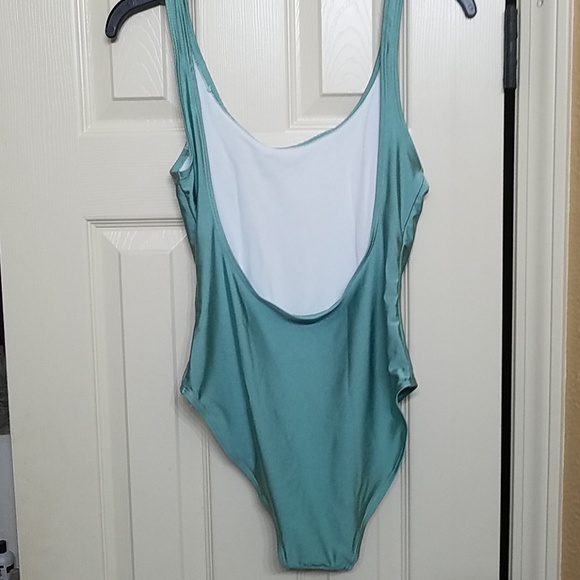 Swimsuit - Picture 3 of 4